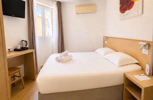 Porto-Vecchio Hotel | Holzer II