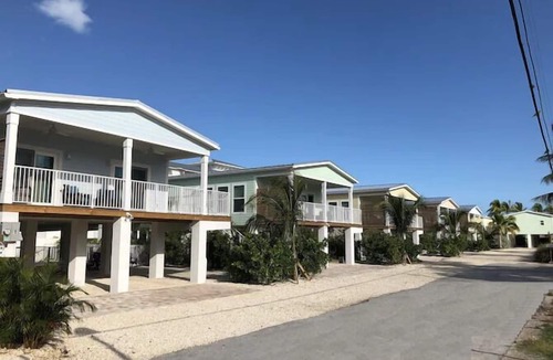Marathon House | 🌸Home(#5) “AFTER DUNE🍹DELIGHT”(-approximately 50 ft from Private beach entrance)🌸