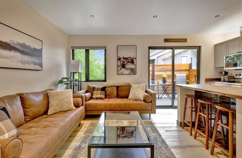 Huffman - O' Malley Apartment | Home Away From Home: 2-bedroom apartment in superb Anchorage with WiFi