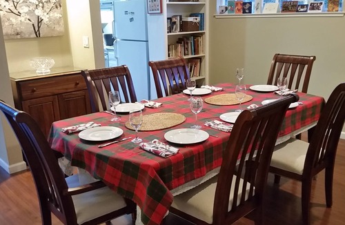 Covell Park House | Home Away from Home/Newly updated/Walking distance to Green Belt parks and shops