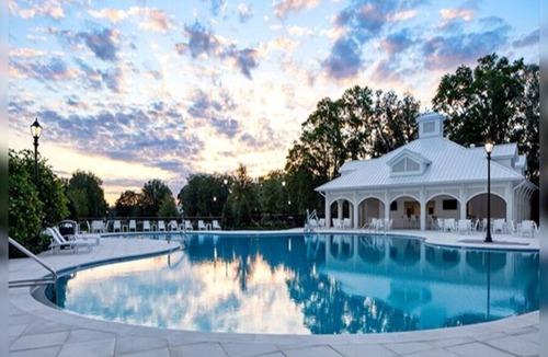 Fellowship House | Home Away From Home Perfect for Family w/Pets |Pool & Gym Access + Free Parking