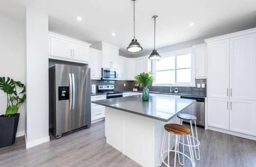 Calgary House | Home away from home - Retreat