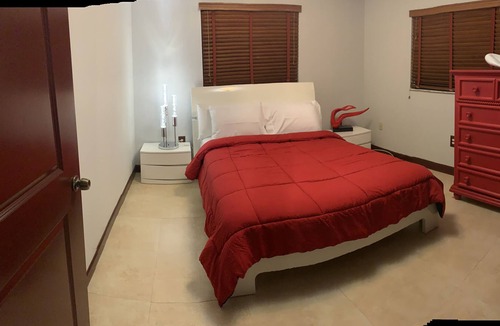 Hialeah Cottage | Home away from home!