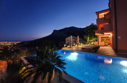 Klis Villa | Home DESPACITO - Klis, Split, private heated pool
