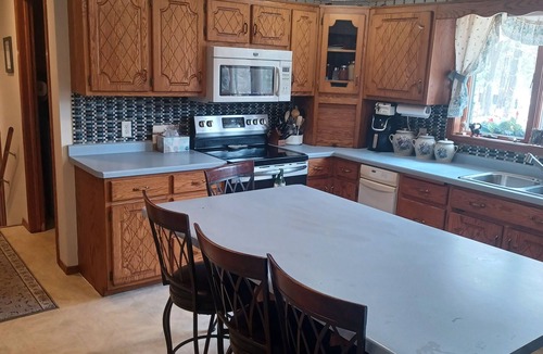 Stevens Point House | Home for rent during 2025 NFL Draft. 90 minute drive to Green Bay