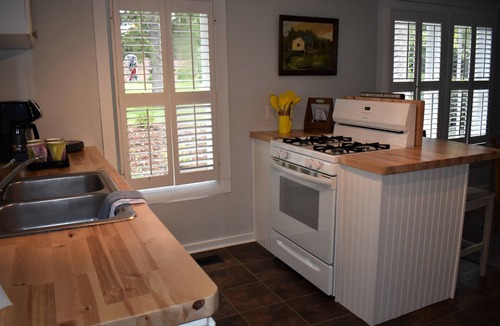 Hendersonville House | Home in Hendersonville's Historic Lennox Park close to many fun activities.
