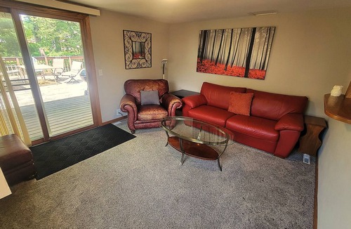 Monona House | Home in the Heart of Monona!