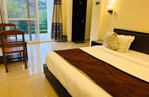 Bullawala Hotel | Home in the Hills Resort & Restaurant