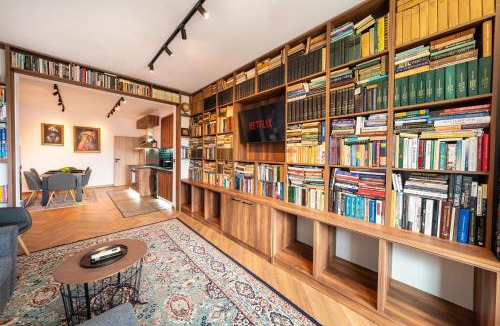 Sofia City Center Apartment | Home Library