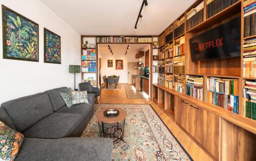 Sofia City Center Apartment | Home Library