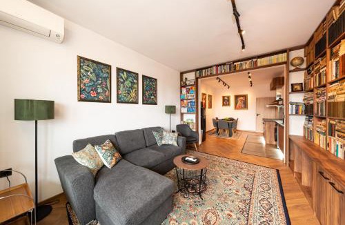 Sofia City Center Apartment | Home Library