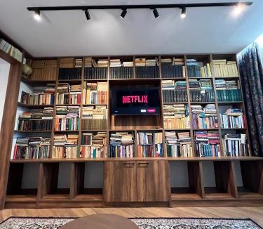 Sofia City Center Apartment | Home Library