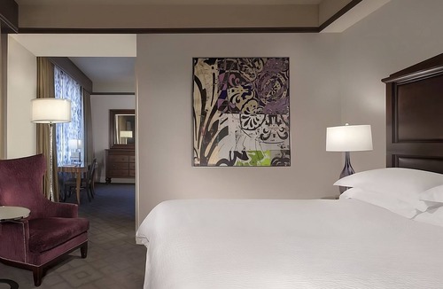 Downtown Fort Worth Hotel | Home-like Accommodations near General Worth Square & Fort Worth Zoo!