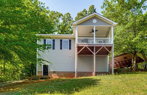 Toccoa Cottage | Home on Lake Hartwell! Dock, Decks & Endless Fun