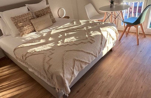 Gujan-Mestras Hotel | HOME PLACE