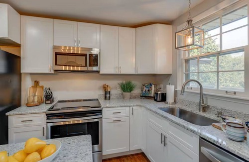 Hendersonville House | Home Sweet Hillsdale, Near Nash and the LAKE!