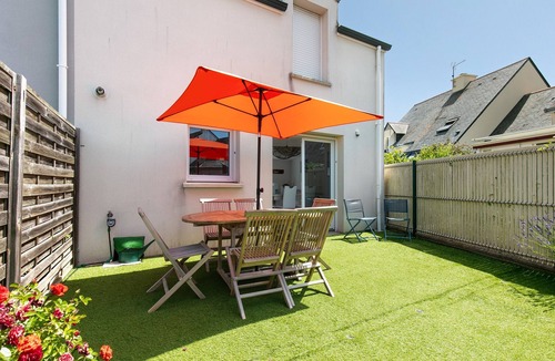 La Turballe House | Home Sweet Home Just Steps from the Beach