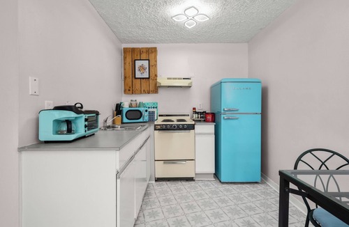Sebring Apartment | Home Town Takeover Downtown Stay!- Views of the Postcard Mural