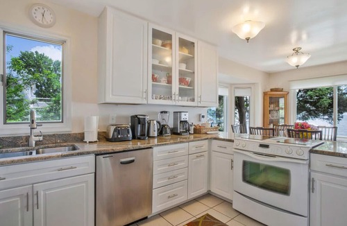 Shady Side House | Home w/Beach Access Boat Slip Basketball Court