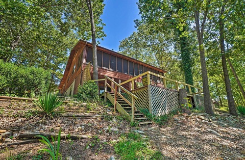 Arrow Point Cottage | Home w/Large Deck on Table Rock Lake!