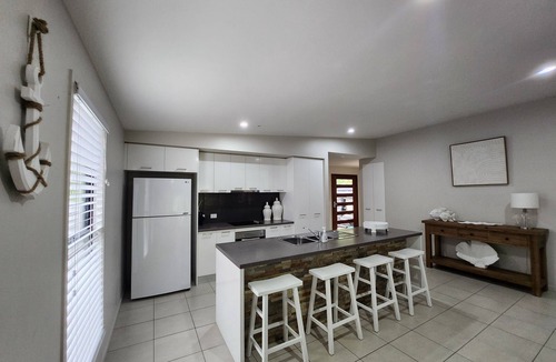Rainbow Beach House | Home with Pool 400m to the Beach