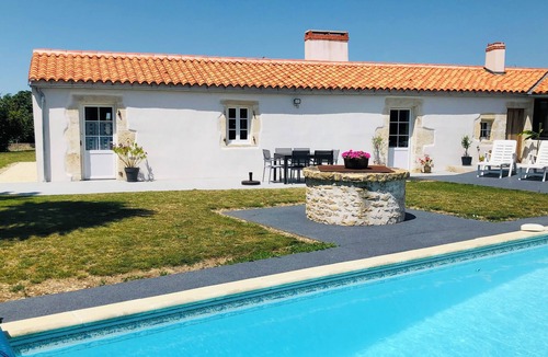 Marans House | Home with swimming pool, La Rochelle and the Marais Poitevin, for 2 to 5 people.