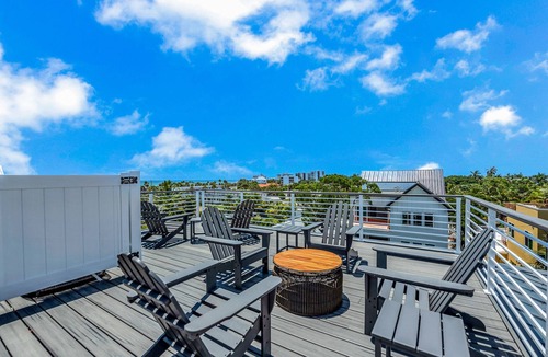 Sarasota House | Home with Waterslide, Heated Pool, Spa, Rooftop, Steps to Beach! - Sea The Light