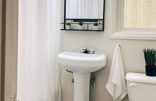 Little Italy Cottage | Home-y Cottage In The Heart of Little Italy