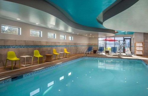 Larkspur Hotel | Home2 Suites By Hilton Bend, Or