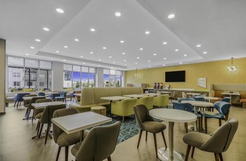 Oakley Hotel | Home2 Suites By Hilton Cincinnati Midtown Oakley