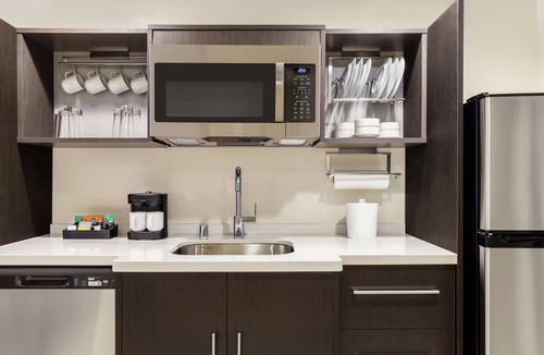 West Allis Hotel | Home2 Suites By Hilton Milwaukee West