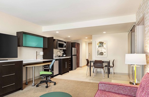 West Allis Hotel | Home2 Suites By Hilton Milwaukee West