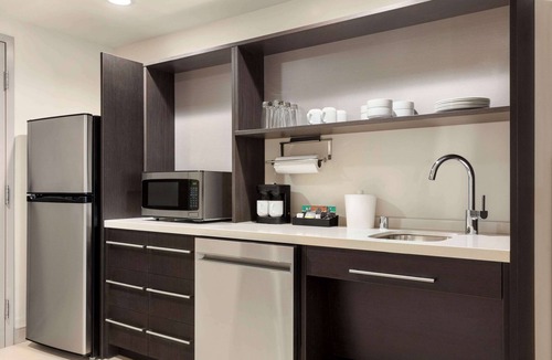West Allis Hotel | Home2 Suites By Hilton Milwaukee West