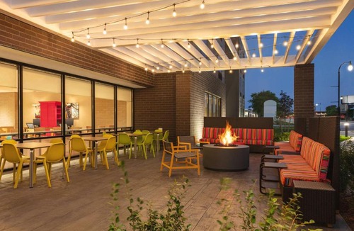 West Allis Hotel | Home2 Suites By Hilton Milwaukee West