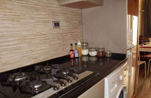 Al Swaifyeh Apartment | Homelike studio 13 mins away from downtown- steps to great food, cafes and shops