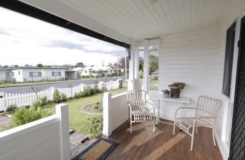 Tenterfield House | Homely 2-Bed Cottage Near Tenterfield Centre