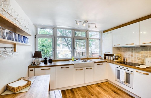 Ferndale House | Homely 4 Bedroom House in Brixton