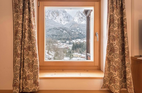 Siusi Apartment | Homely Apartment “Euringer Villa Erna” with Mountain View