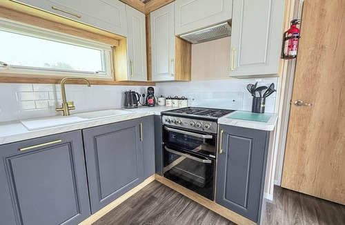 Oulton Broad House | Homely caravan with decking in Lowestoft ref 12097B