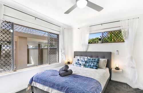Broadbeach Waters House | Homely Getaways in Broadbeach Waters - 20% OFF