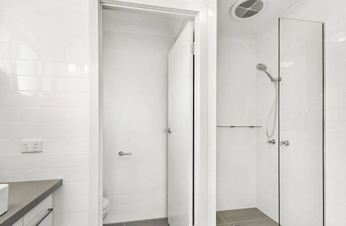Broadbeach Waters House | Homely Getaways in Broadbeach Waters - 20% OFF