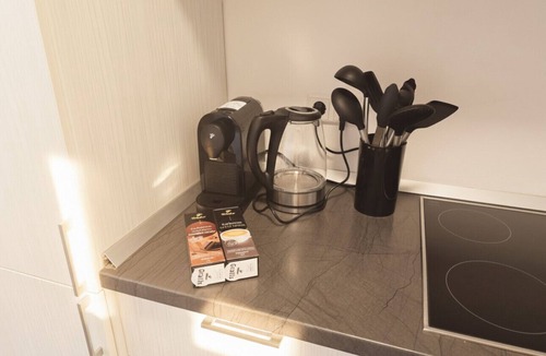 Muhlburg Apartment | Homely second Floor Apt. - Balkon und Parken - APOLONIAliving