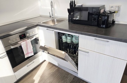 Muhlburg Apartment | Homely second Floor Apt. - Balkon und Parken - APOLONIAliving