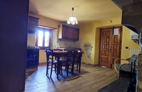 Caprese Michelangelo Apartment | Homerez - Appt in Caprese Michelangelo.