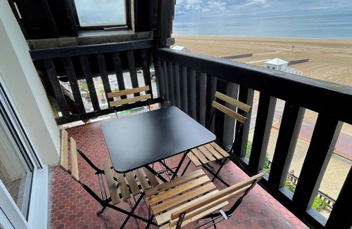 Benerville-sur-Mer Apartment | Homerez - Apartment Benerville-sur-Mer