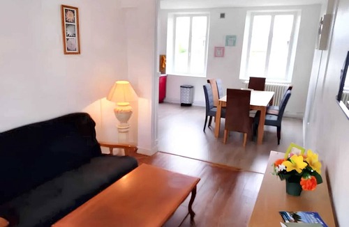 Chateaudun Apartment | Homerez - Apartment Châteaudun