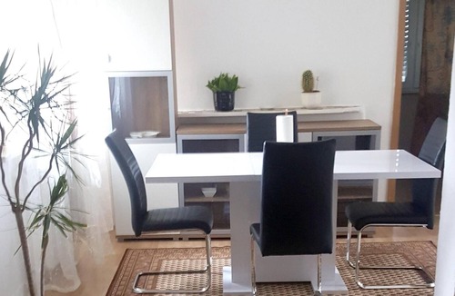 Ramstein-Miesenbach Apartment | Homerez - Appartement for 6 ppl. with garden and terrace at Ramstein-Miesenbach