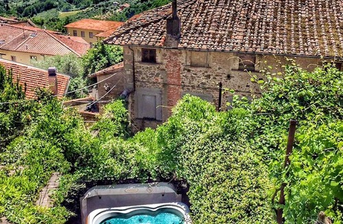 Massa House | Homerez - Beautiful house for 4 ppl. with jacuzzi and garden at Massa e Cozzile