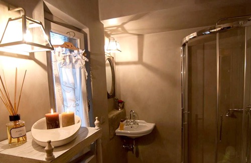 Massa House | Homerez - Beautiful house for 4 ppl. with jacuzzi and garden at Massa e Cozzile
