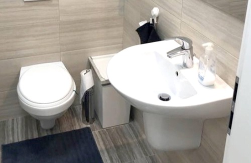 Chiajna Apartment | Homerez - Beautiful studio for 2 ppl. with balcony at Roșu